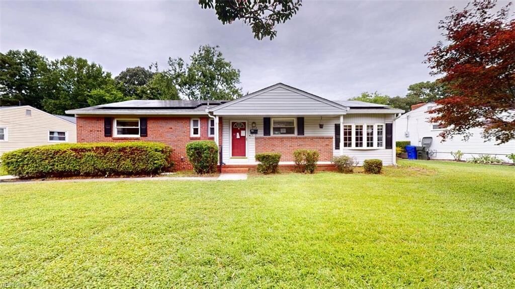 Property Photo: 1612 Tallwood St VA 23518