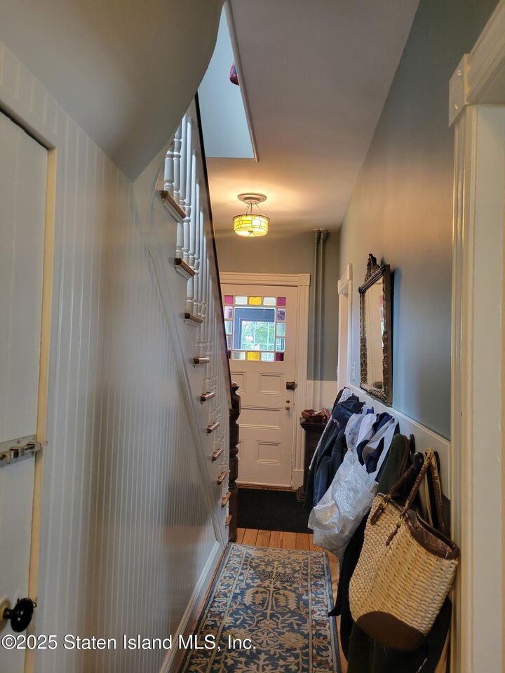 Property Photo:  486 Henderson Avenue  NY 10310 