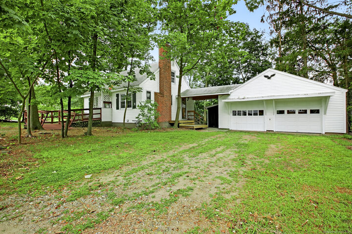 Property Photo:  8 Hendee Road  CT 06040 