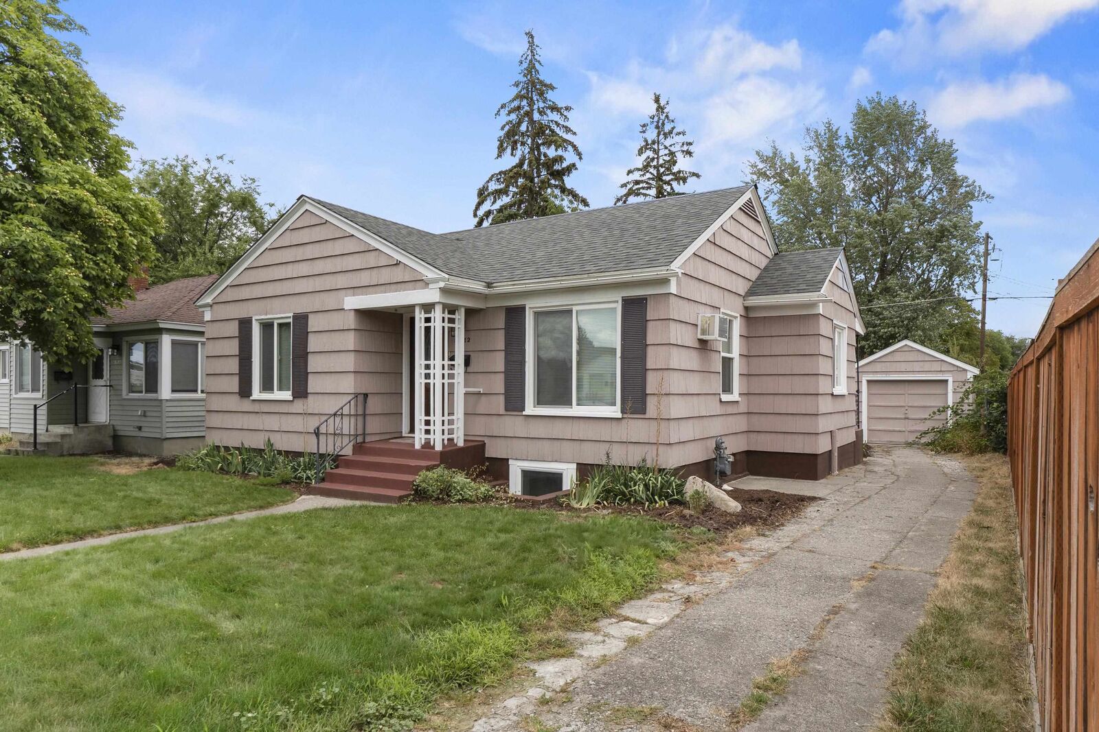 Property Photo:  1712 N Lacey St  WA 99207 