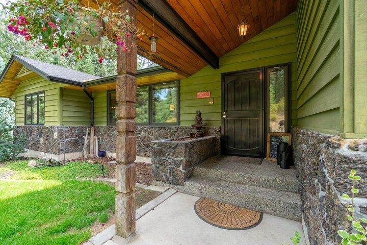 Property Photo:  21307 N Mt Carlton Rd  WA 99021 