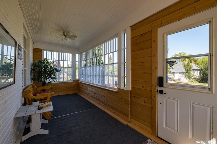 Property Photo: 469 8th Street E SK S6V 0W3