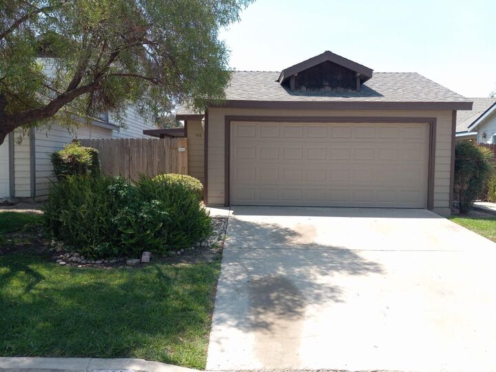 Property Photo:  516 N Velie Drive  CA 93292 