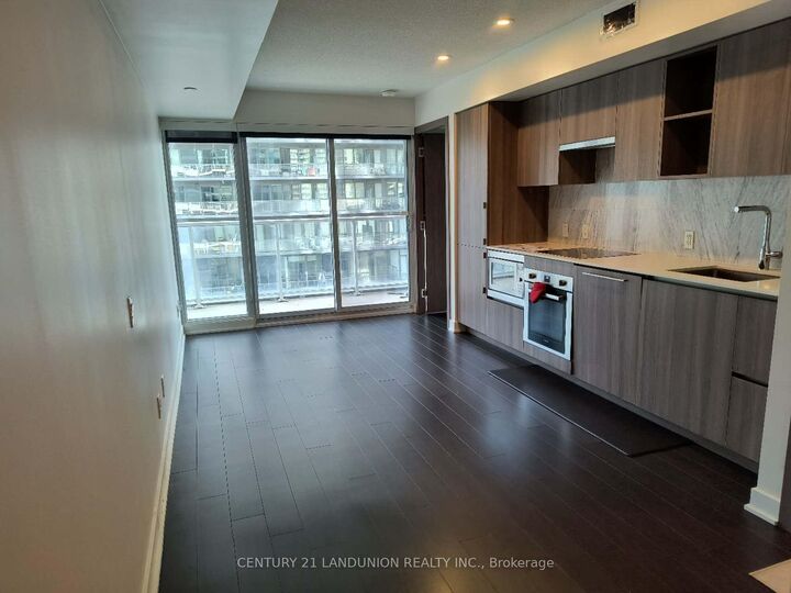 Property Photo:  19 Bathurst Street 902  ON M5V 0N2 