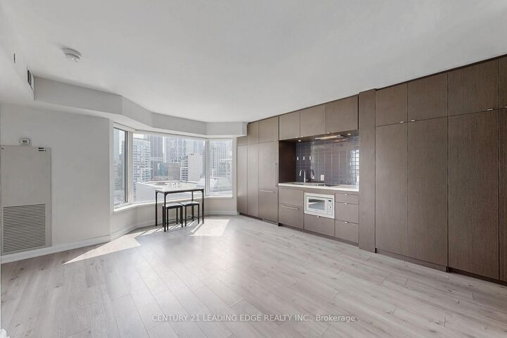Photo de la propriété:  155 Yorkville Avenue 1704  ON M5R 1C4 