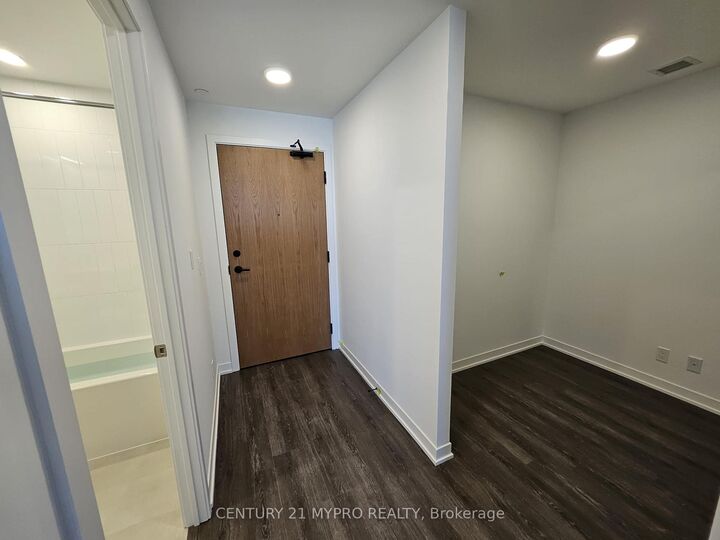 Property Photo: 7950 Bathurst Street 1913 ON L4J 0L4
