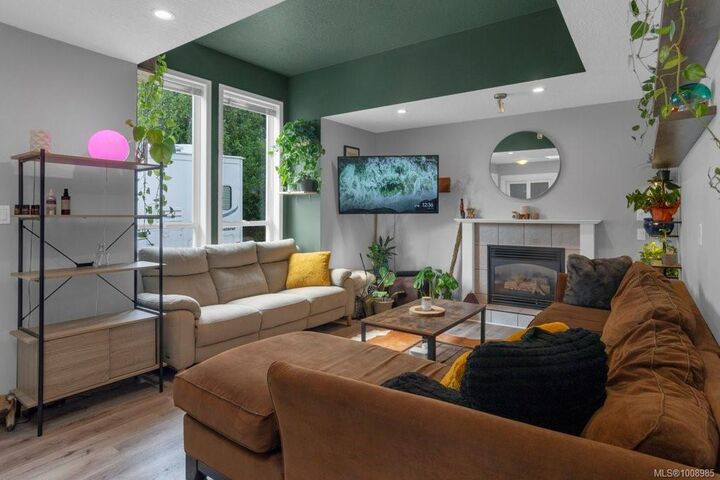 Property Photo: 301 Westwood Rd BC V9R 6Y5