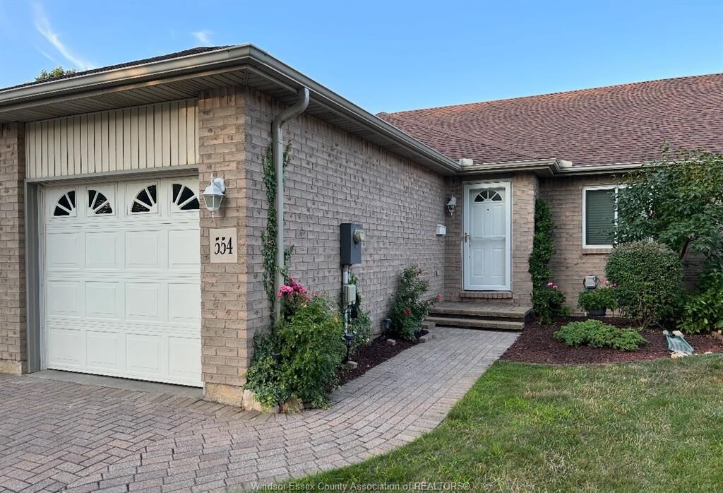 Photo de la propriété:  554 Rodfam Drive  ON N9G 2W1 