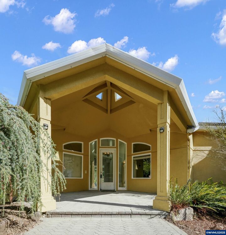 Property Photo: 7002 Rainbow Dr SE OR 97306