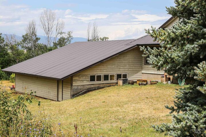 Property Photo:  2060 Missman Road  ID 83612 