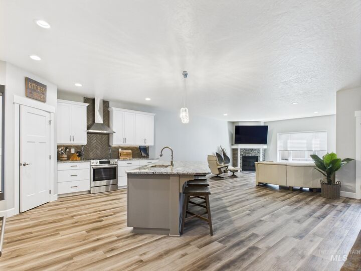 Property Photo:  2102 Alder Ave A  ID 83501 
