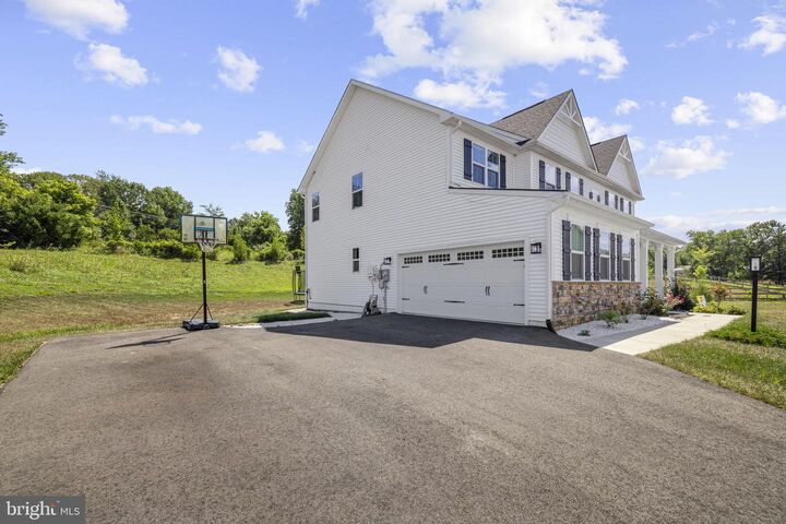 Property Photo:  9427 Blue Jay Court  VA 20187 