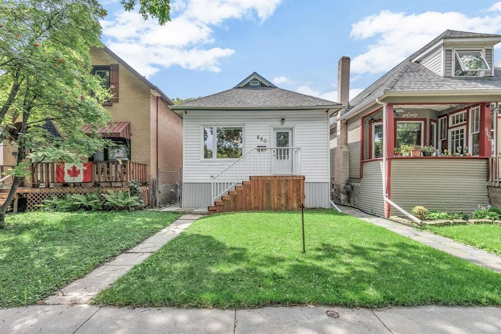 Property Photo: 860 Strathcona Street MB R3G 3G2