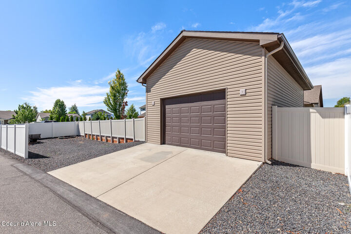 Property Photo:  7746 N Fairborne Ln  ID 83815 