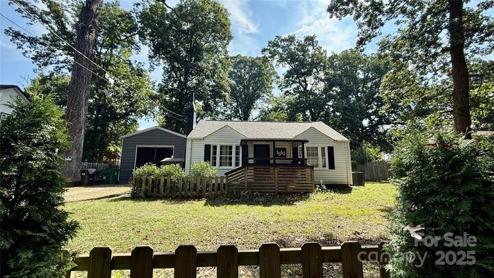 1810 Lisbon Lane  Charlotte NC 28269 photo