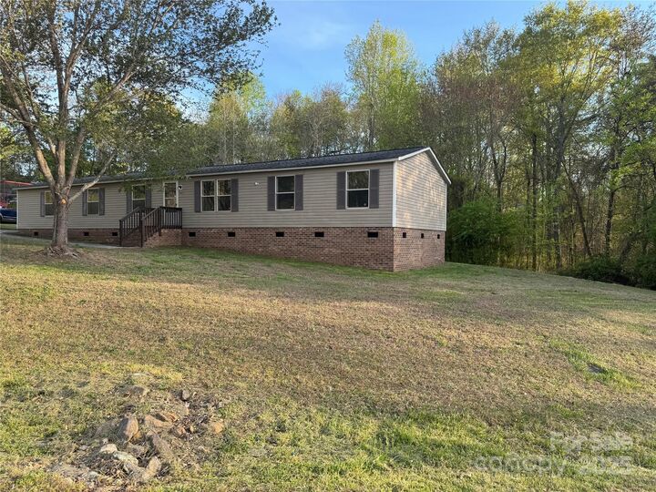Property Photo: 142 Crown Court NC 28086
