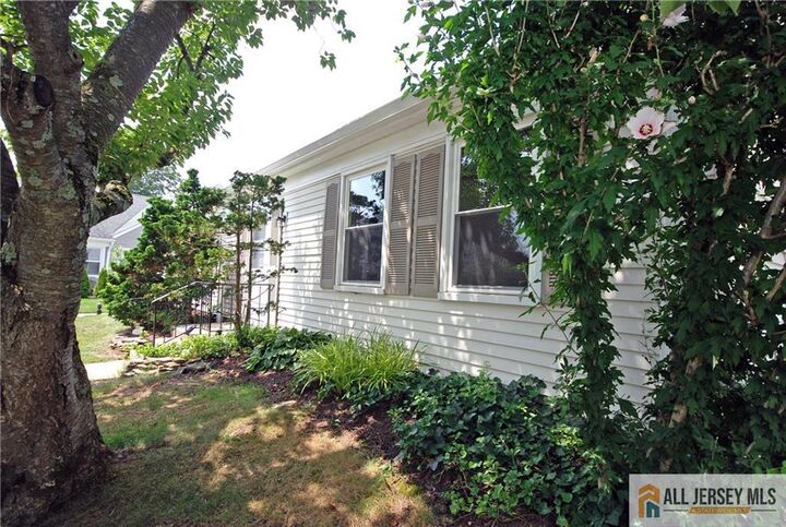 Property Photo:  511 Sutton Way 511C  NJ 08831 