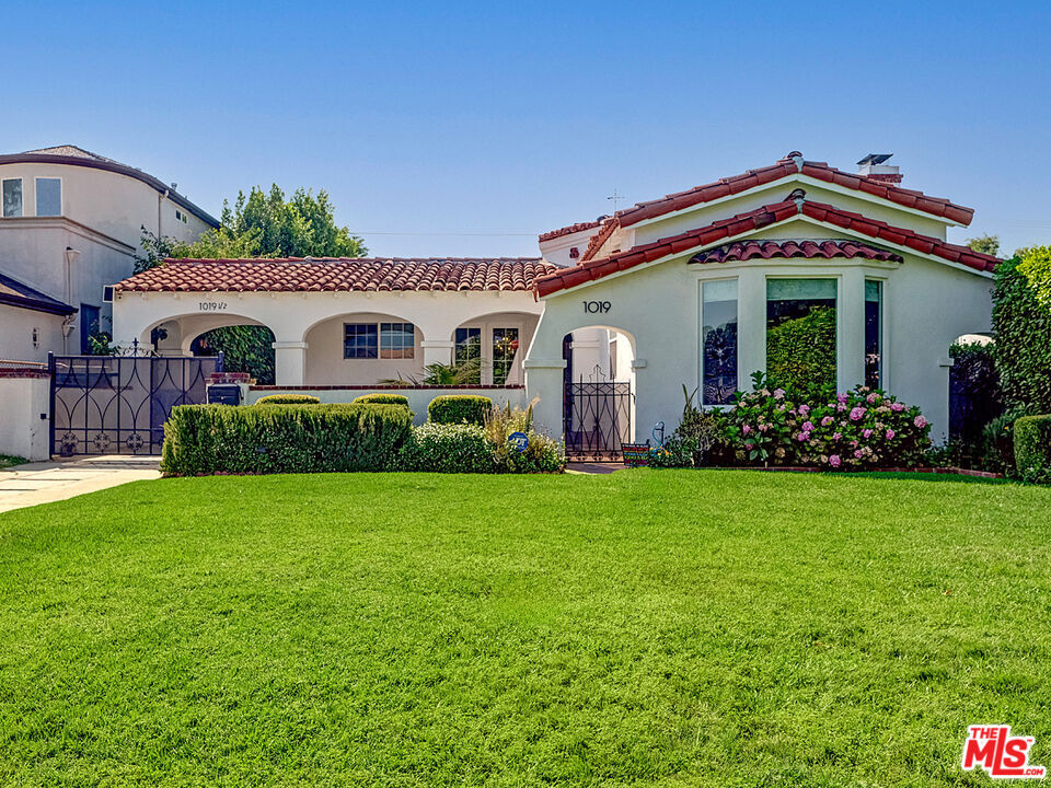 Property Photo:  1019 S Rimpau Blvd  CA 90019 