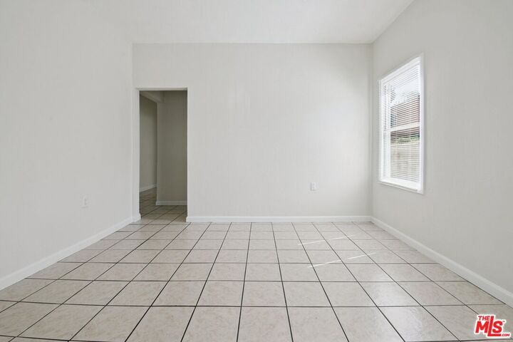 Property Photo:  1464 1/2 W 35th Pl  CA 90018 