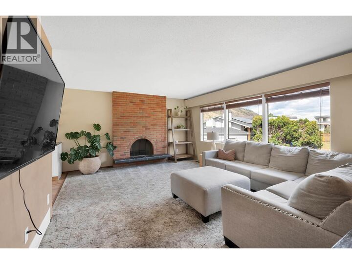 Property Photo: 3576 Mountainview Place BC V2B 7B4