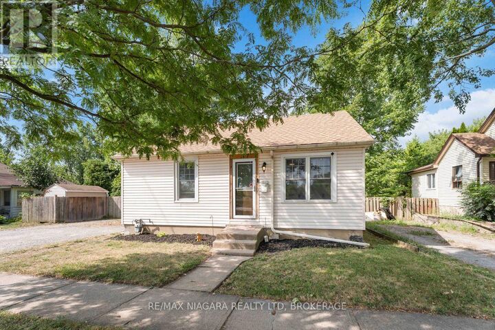 Property Photo:  107 Oakdale Avenue  ON L2P 2L3 