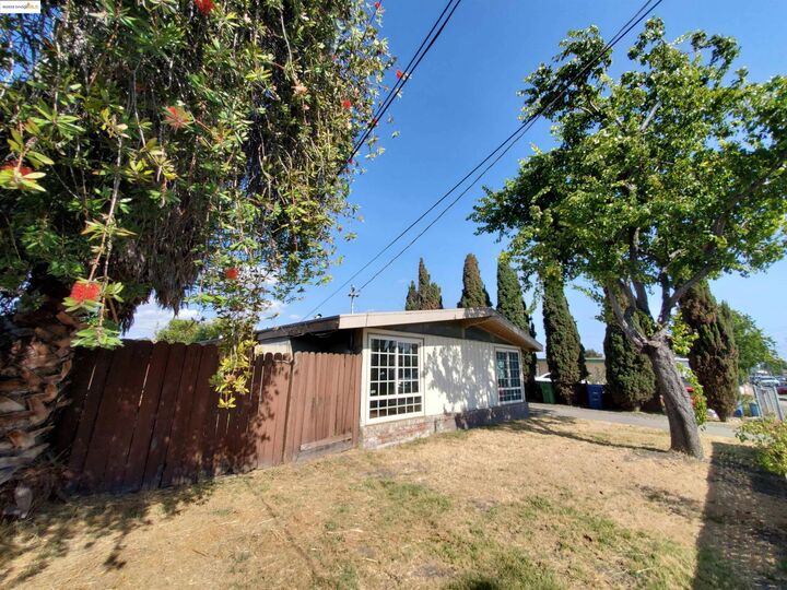 Property Photo: 27828 Mandarin Ave CA 94544