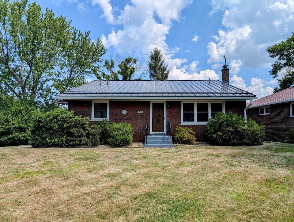 Property Photo:  207 Lake Cliff Drive  PA 16511 