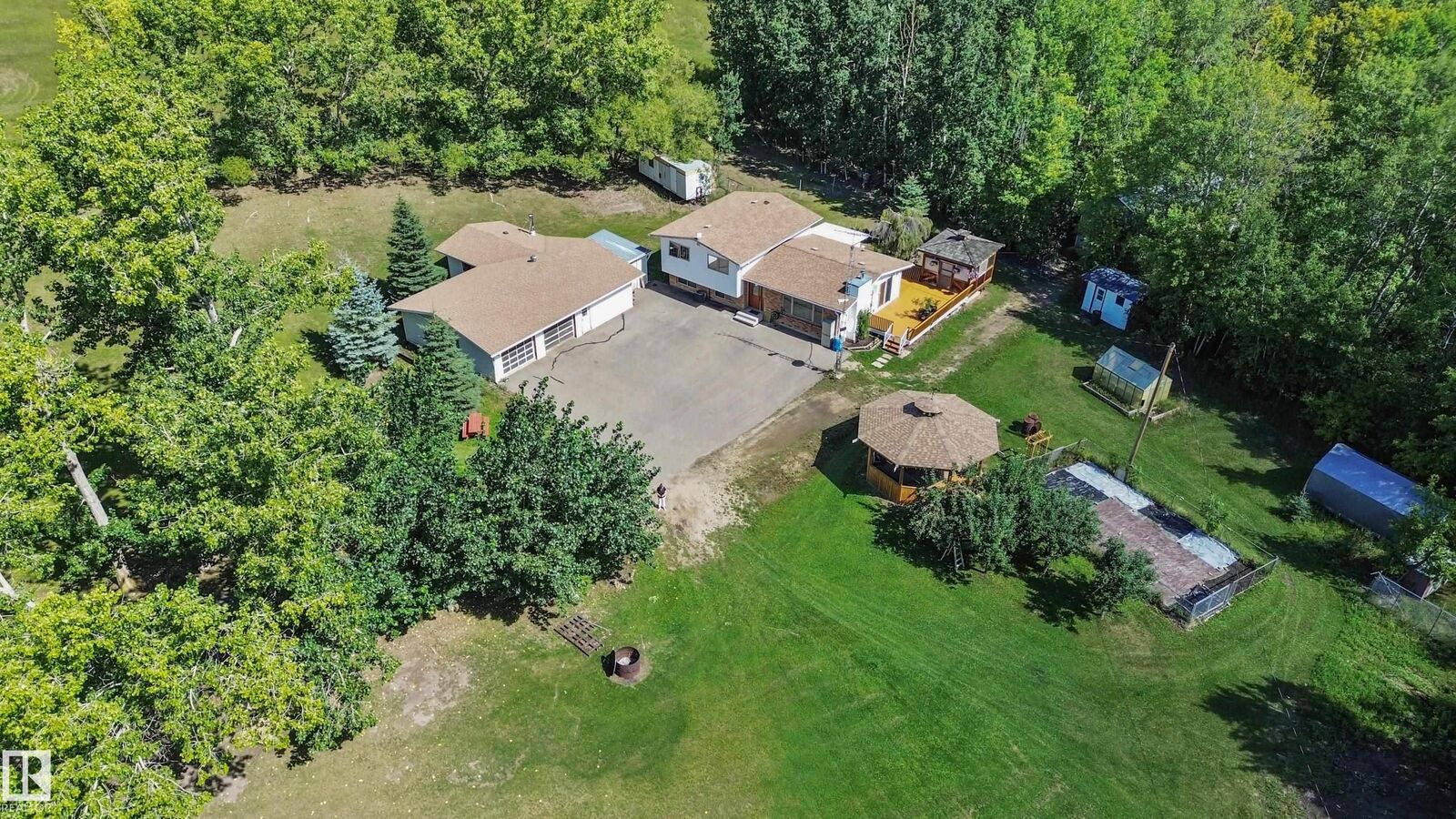 Photo de la propriété:  26 Oakwood Drive  AB T7X 2T4 