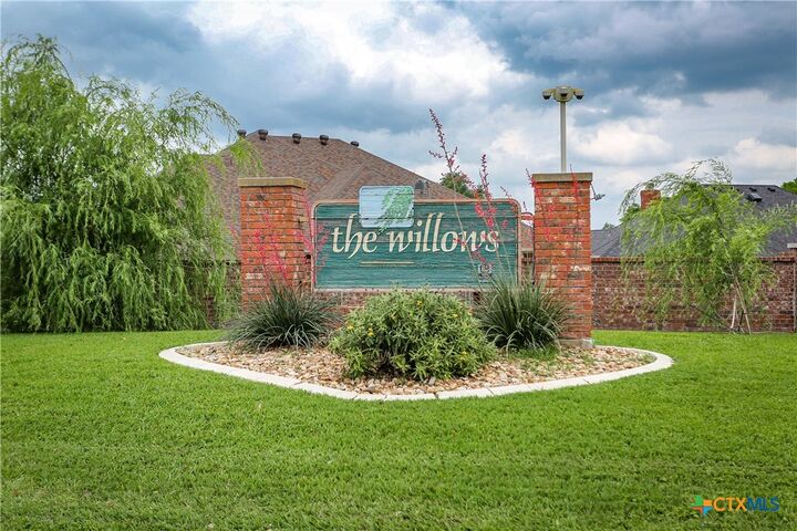 Property Photo:  2110 Lakeview Loop  TX 76543 