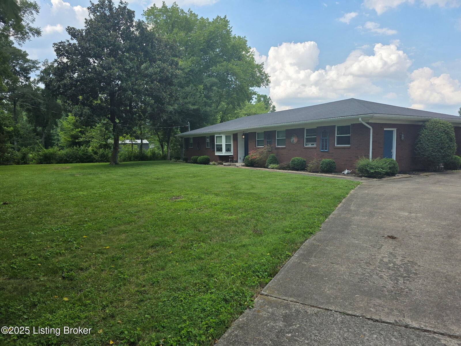 Property Photo: 1015 Mt Holly Rd KY 40118
