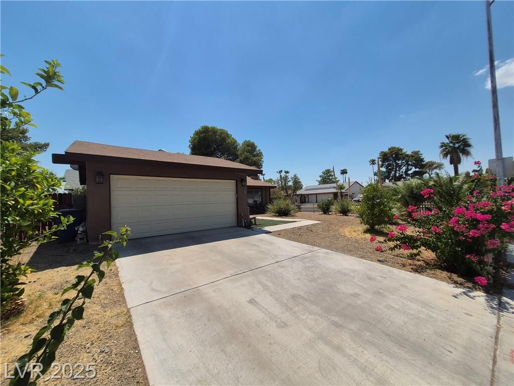 Property Photo: 6639 Gunderson Boulevard NV 89103