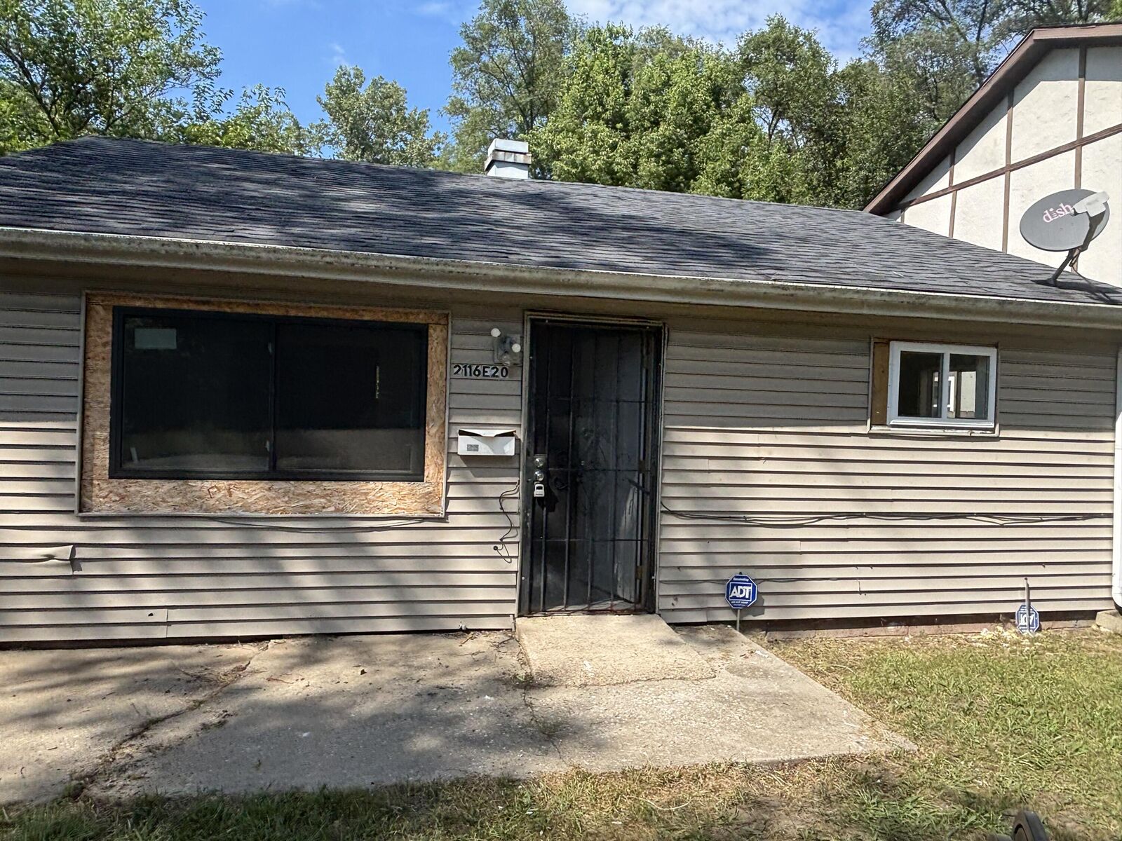 Property Photo:  2116 E 20th Avenue  IN 46407 