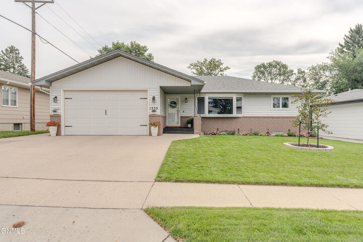 Property Photo: 1335 N 21st Street ND 58501