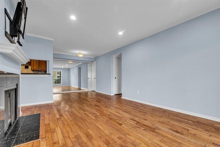 Property Photo:  1860 White Oak Drive 307  TX 77009 