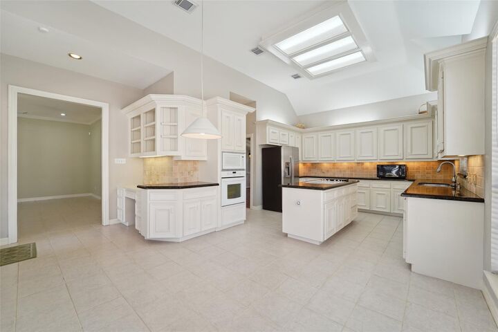 Property Photo:  1706 Lofty Maple Trail  TX 77345 