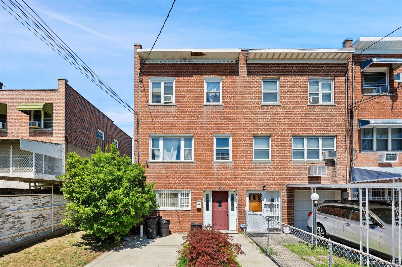 Property Photo:  959 E 220th Street  NY 10469 