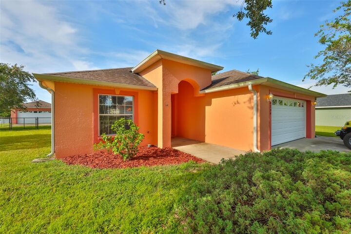 Property Photo:  10239 Dusty Hill Loop  FL 33525 