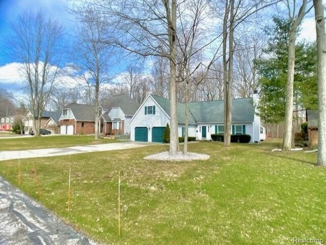 Property Photo:  3686 E Surrey Lane  MI 48059 4087 