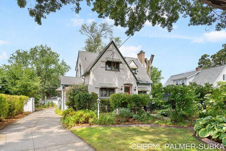 Property Photo:  918 Ruddiman Drive  MI 49445 
