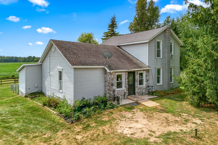 Property Photo:  5411 Lilac Road  MI 49274 