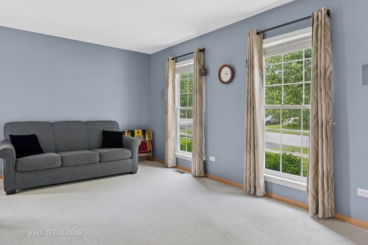 Property Photo:  2477 Smithfield Court  IL 60503 