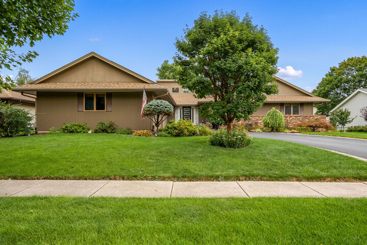 Property Photo: 6834 Clovernook Road IL 61107