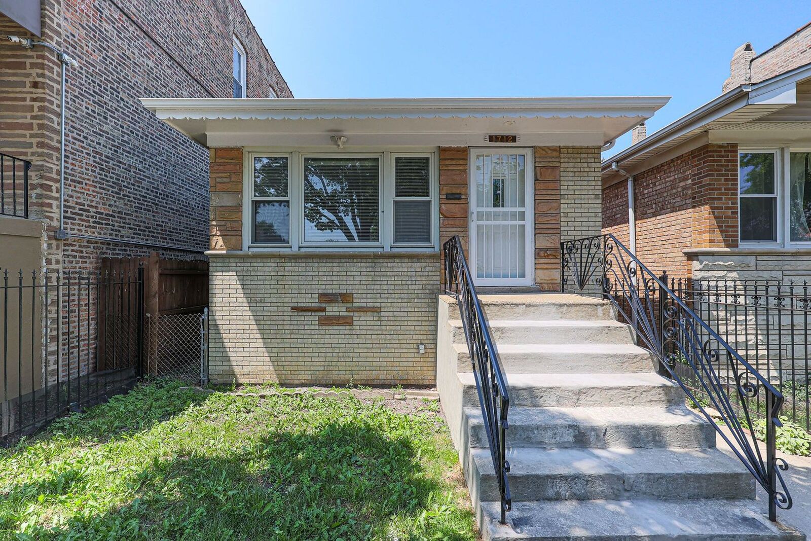 Property Photo: 1712 N Springfield Avenue IL 60647