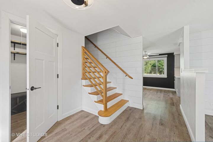Property Photo:  405 Clifton Court  IL 60193 