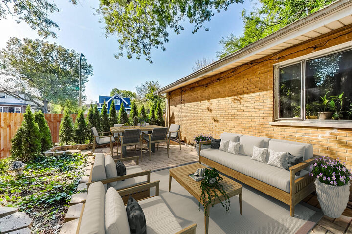 Property Photo:  2101 Emerson Street  IL 60201 