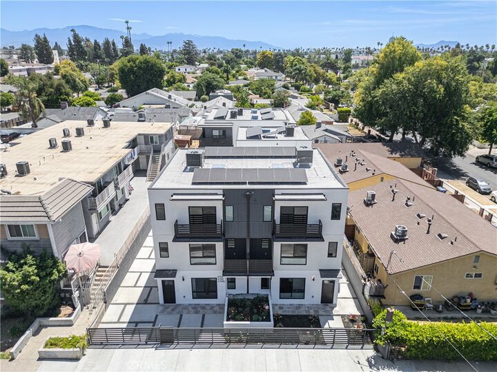 Property Photo:  6700 Kester Avenue 2  CA 91405 