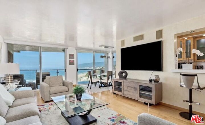 Property Photo:  201 Ocean Avenue 609P  CA 90402