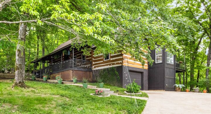 Property Photo:  460 Seven Springs Rd  TN 37043 
