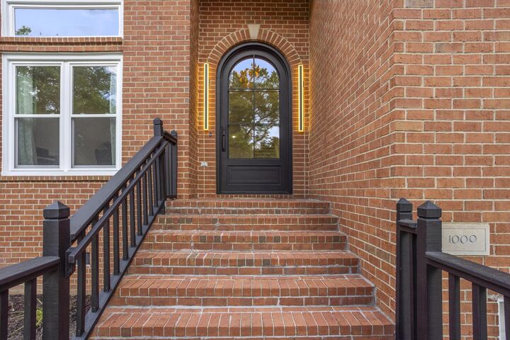 Property Photo:  1009 Elmshade Ln  TN 37211 