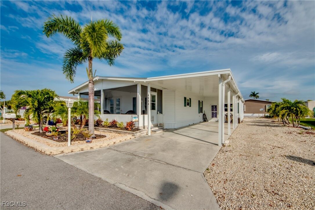 Property Photo: 4954 Needlefish Lane FL 33956